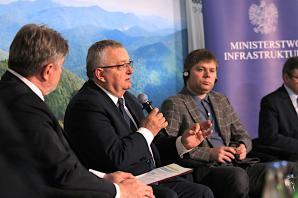 XXXIII konferencja Europa Karpat po raz kolejny zgromadziła polityków, naukowców i samorządowców z krajów regionu karpackiego: Polski, Ukrainy, Słowacji, Czech, Litwy, Węgier, Rumunii, Mołdawii, a także przedstawicieli Wielkiej Brytanii oraz USA