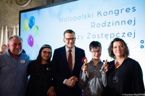 [VIDEO] Premier podczas Gali Rodzicielstwa Zastępczego: jesteście superbohaterami, którzy walczą z nieufnością, traumami i lękami – i przezwyciężacie je