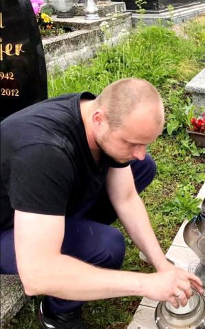 [VIDEO] -Our brother, 37-year-old Marek, found dead in Dublin. Date of death not true and after a visit by the Irish Police (Garda) the safe and 44,000 euros were missing! - the shocked family is alarming
