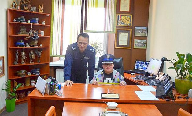 Na godzinę został komendantem. Policjanci spełnili marzenie chorego chłopca
